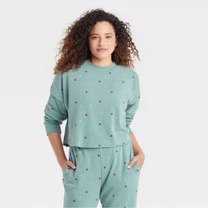 Colsie Heart Fleece Lined Cropped Sweatshirt